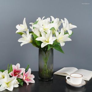 Dekorativa blommor Artificial Lily Flower Home Table Decoration Fake 2 1 Bud Sweetheart