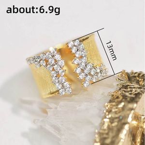 Nowy mody damski pierścionek z palcem z CZ Stone Wiredraw Effect Gold Kolor szerokie pierścienie luksusowe impreza biżuterii żeńska