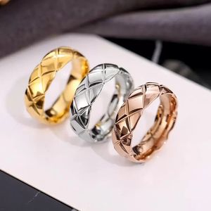 Band Rings Designer High Polished Diamond Check Design clássico do amante feminino 3 Cor de aço inoxidável de aço de anel de anel Design de jóias femininas por atacado