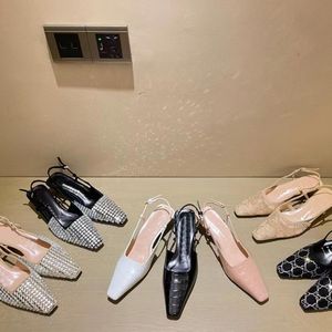 2023 Pantofole estive Scarpe con tacco piccolo strass scarpe da sera con paillettes festa di nozze donna colore elastico lusso tacchi alti designer classe moda taglia 35-41