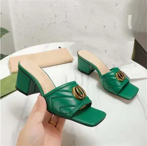 Дизайнерские женские каблуки на каблуках летние новые кожаные сандалии сандалии приморские курорты размером с 35-44 с коробкой
