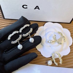 Ohrringe berühmte Designer Ohrring Perle Ohrringe 18K Gold plattiert Ohrringe Girl's Runde Luxusschmuck Mode Brand Hochzeitsfeier Accessoires Einfaches Design
