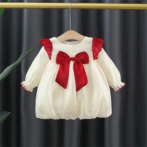 Flicka klänningar spädbarn småbarn barn födda baby flickor lapptäcke lång ruffled ärm bowknot tyll klänning prinsessan kläder faller