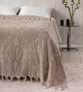 Bedroom capa de cama de casal 200x230cm Damasco padrão de tampa do sofá de assento Jacquard Quilt Algodão Tassel Modern Pique Home CH2152908