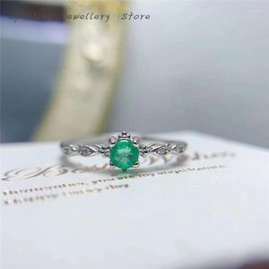 Pierścienie klastra pierścionka damska 925 Srebrna biżuteria z owalnym krojonym szmaragdowym prezentem ślubnym cyrkonem