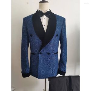 Męskie garnitury najnowsze powłoki spodni ciemnoniebieski koronkowy mężczyzna Tuxedo 2 sztuki aksamitne szal Lapel Wedding Party Costume Homme Blazer