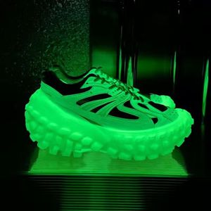 2023 Men Women Designer Shoe Platform Defender Sneakers Balencaigaity Tyre Tank Track Shoes Trainers Mens Sports Paris BB Reflective in Night