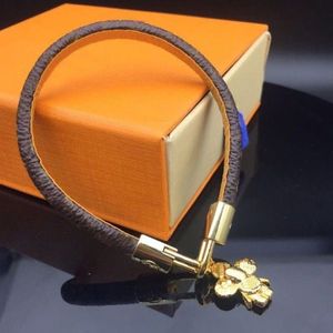 Nowa klasyczna bransoletka projektant biżuterii płaska brązowa marka urok bransoletka skórzana bransoletka metalowa zamek bransoletka dla mężczyzn i kobiet miłośników biżuterii Prezent biżuterii