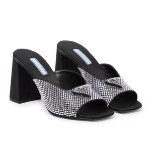 Ciabatte Ciabatte Scarpe Ciabatte da donna Scarpe con tacco alto Calzature di fabbrica Calzature con strass in vera seta Chunky Block Slip-On Open Toe Designer di lusso Sandali stile street 35-42