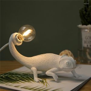 Lampade da tavolo Modern Chameleo Lizard Desk Light Cute LED Resina Animale Camaleonte Lampada da letto Camera da letto Deco Fixtures