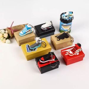 2023Fashion Designer Stereo -Sneaker Schlüsselbund 3D Mini Basketball Schuhe Schlüsselkette Frauen Kinder Kinder Key Ring Bag Anhänger Geburtstagsfeier Geschenk mit Box