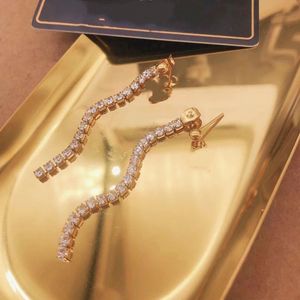 Orijinal tasarımcı markalı uzun elmas püskül saplama 316L Paslanmaz Çelik 18k Altın gümüş gül kadın mektubu logosu aşk küpeleri kızlar düğün takısı kazımayı
