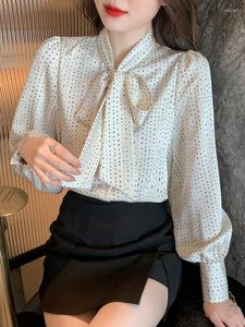 Kvinnors blusar qoerlin design elegant satin tröjor kvinnor fransk stil 2023 vårpolka dot bowtie blosue office ladies tops blus kvinnlig kvinna