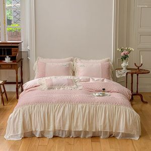 Set di biancheria da letto Set da sposa rosa 1000TC Cotone egiziano Fiori Ricamo Doppio pizzo Volant Patchwork Copripiumino Lenzuolo Federa