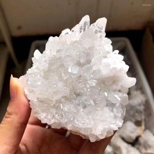 Dekorativa figurer Naturliga klara rockkvarts Crystal Chrysanthemum Cluster White Point Geode Reiki Healing Home Decor Gift