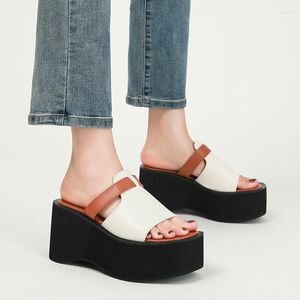 Terlik Kadınlar Yaz Peep Toe Kama Sandalet Platform Ayakkabı Sıradan Bayanlar Açık Plaj Moda Slaytları Sandalyas YMC11