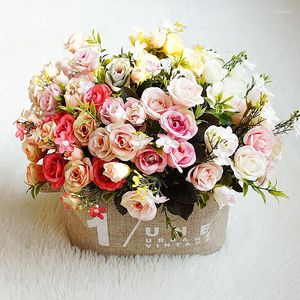 Fiori decorativi Panno di seta artificiale vintage europeo Rosa 10 teste 3 boccioli piccoli Bouquet Matrimonio Casa Retro Fiori finti Decorazioni fai da te