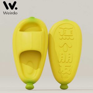 Slippers 2023 Novo em casa chinelos de verão banheiro sandálias ao ar livre sapatos de banana sola grossa eva plástico chinelos confortáveis ​​solteira z0220