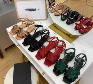 2023 مصمم أحذية عالية الكعب موضة الصنادل الجلدية المعدنية مع مزاجه الزفاف مأدبة حزب النساء أحذية 35-43