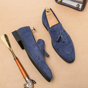 Klänningskor herrar loafers märke mocka läderskor vintage slipon klassiska casual män som kör bröllop man klänning tofs pekade 230220