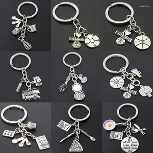 Keychains Keychain Cute Key Chain Holder Ring Accessories Basketboll Soccer Keyring Skate Shoes Cake Cooker Bag Telefon Charm Birthday Present