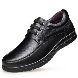 Vestido sapatos para homens genuínos sapatos artesanais de couro 3847 mocassins de borracha macia antislip de borracha homem negócios casuais 230220