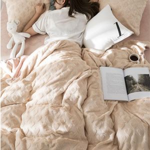 Sängkläder sätter hjärtformad präglad korallfleece set 4sts Autumn Winter Warm Flanell Quilt Cover Sheet Pillow Case Solid Color