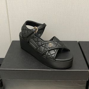 Damen-Sandalen aus Schaffell, Plateau, Keilabsatz, Höhe 5 cm, gesteppte Textur, Fischmaul-Kleiderschuhe, Slingpumps, Hausschuhe, echte Leder-Slides, Strandschuh für Party