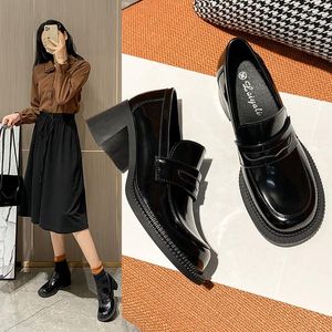 Elbise ayakkabıları yuvarlak ayak başparmağı pompaları kadın tasarımcısı Mary Janes kadın kayması siyah oxfords kalın yüksek topuklu küçük deri kadınlar 2023