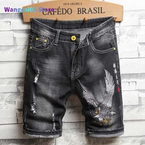 Pantaloncini da uomo Pantaloncini da uomo Jeans estivi Lunghezza al ginocchio Foro strappato Stile cinese Ricamo aquila Denim Pantaloni maschili a cinque punte 022023H