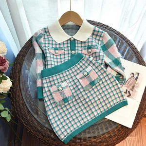 Kläderuppsättningar Autumn Girls Fashion Set Kids Sticked Sweater Baby Cardigan Plaid Two-Piece Set Little Girl Toddler College Style Clothing 230220