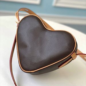 Motkvalitetsdesigner axelväska lyxiga crossbody väska äkta läder handväska 22 cm hög imitation hjärtformad väska med låda zl117