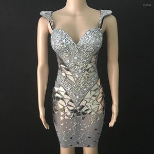 Abiti casual Brillanti paillettes argento con strass Abito da donna Compleanno luminoso Costume sexy Prom Festeggia l'abito da sera con specchi scintillanti