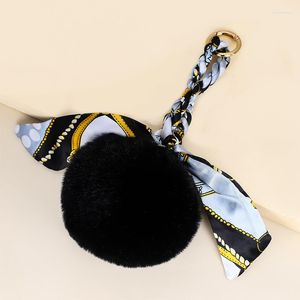 Keychains Fashion Autumn and Winter Leather Silk Scarf Tassel Keychain for Ladies Exquisite Creative Bag Accessories Key Pendant