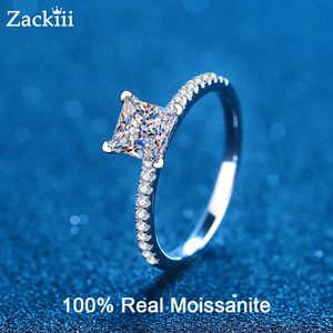 Z bocznymi kamieniami 1-2ct księżniczką pierścionka zaręczynowego VVS bezbarwne pasjansa Diamond Zestawy ślubne Pierścień dla kobiet biżuteria ślubna 230220