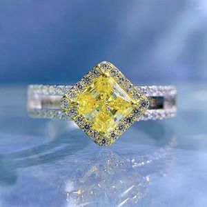 Cluster Rings S925 Silver 50 Cent Yellow Diamond Ring Luxury Surround Set completo per le donne