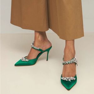 Сандалии Европейские и американские женские высокие каблуки Сатинированные заостренные сандалии на ногах 230220