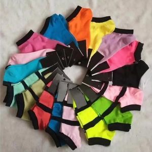 Multicolor Ankle Socks with Cardboad Taggar Sport Cheerleaders Black Pink Short Sock Girls Women Cotton Sports Socks Skateboard Sneaker 0221