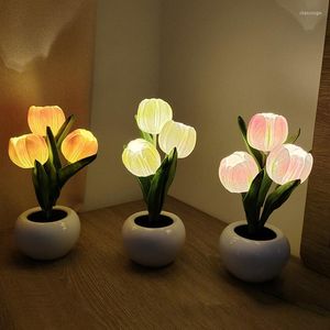 Bordslampor LED Tulip Night Light Simulation Flower Lamp Home Decoration Atmosphere Potted Plants Lights Gift for Office Room Bar Cafe