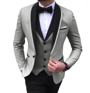 Męskie garnitury szary smoking męskie 3 sztuki szczupły fit klasyczny design szal Lapel Tuxedos PROM SUT PLAZER PANTY Kamizelka na ślub