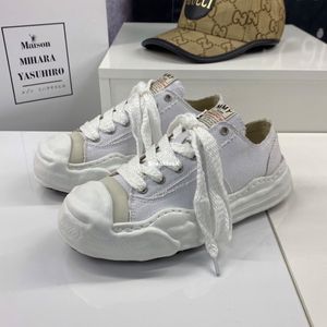 Maison Mihara Yasuhiro Hank nad farbowanymi płóciennymi buty dla mężczyzn MMY Washed Sneaker Męs