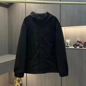 2023 giacche per cappotto per giacca impermeabile per uomini Spring and autunno giacca casual da uomo con giacca a vento coppie con cappuccio per esterno impermeabile