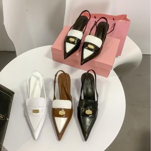 Sandali e scarpe da tacco da gatto da donna miu con punte appuntite cucite nei sandali con tacco basso