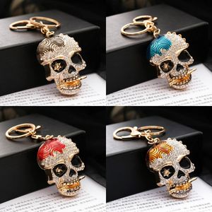 Chaves de esqueleto de carro Skyleting Strass shinestone Cristal Skull Keychain Presentes pendentes para homens para homens para carros Backpack Halloween Acessórios