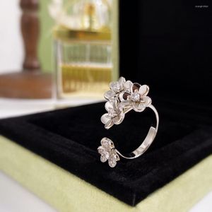 Anelli a grappolo Gioielli di moda Anello con fiore a tre foglie da donna Bellissimo squisito regalo di compleanno Accessori Ragazza