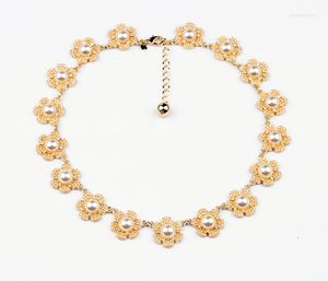 Girocollo Design grazioso per le donne 2014 vetro acrilico in lega di zinco strass dolce fiore grande collana di nozze di perle simulate