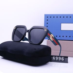 Designer solglasögon mode mjuka Lyxiga solglasögon för kvinnor män Solskyddsmedel Beach shading UV-skydd polariserade glasögon trendig present med låda