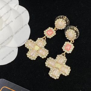 C Marke Luxus Pink Diamond Stud Designer Ohrringe Ohrstecker 18K Gold Kreuz Kristall elegante Damen süße Liebe Ohrring Ohrring Ohrringe Schmuck Geschenk