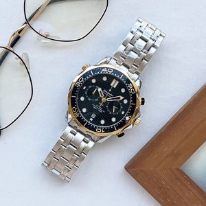 Orologi da polso per uomo 2023 Nuovi orologi da uomo Tutti i quadranti Orologio al quarzo di alta qualità Top Luxury Brand Cronografo Orologio cinturino in gomma da uomo Moda omyy04