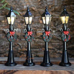 Objets décoratifs Figurines Miniature Noël Rue Lampadaire LED Lumières pour Village Décoration Mini Figurine Ornement Jardin Accessoires 230221